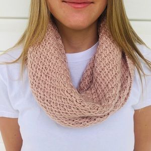 Knit mauve pink scarf